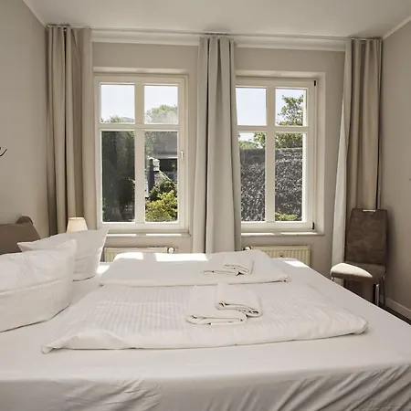 Balkon, gratis Nutzung vom AHOI Erlebnisbad und Sauna in Sellin - Residenz Strandeck FeWo01 Apartment